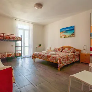 casa-yvona.hotelsalgherosardinia.com/